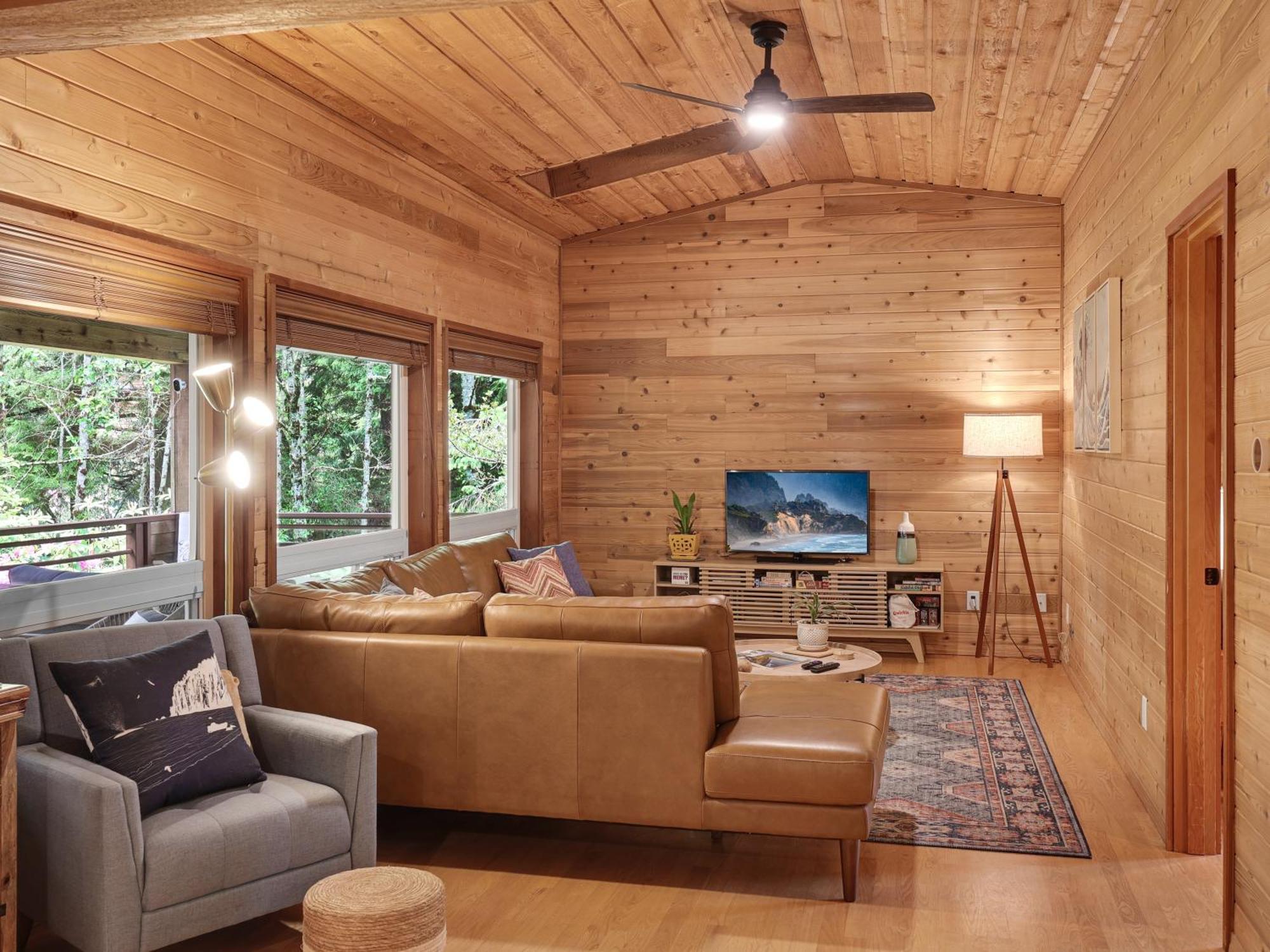 Woods Waves: Luxury Coast Cabin King Beds Pets Тилламук Экстерьер фото