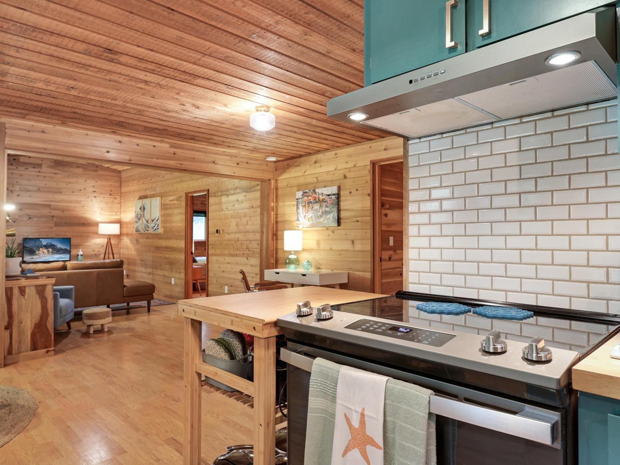 Woods Waves: Luxury Coast Cabin King Beds Pets Тилламук Экстерьер фото