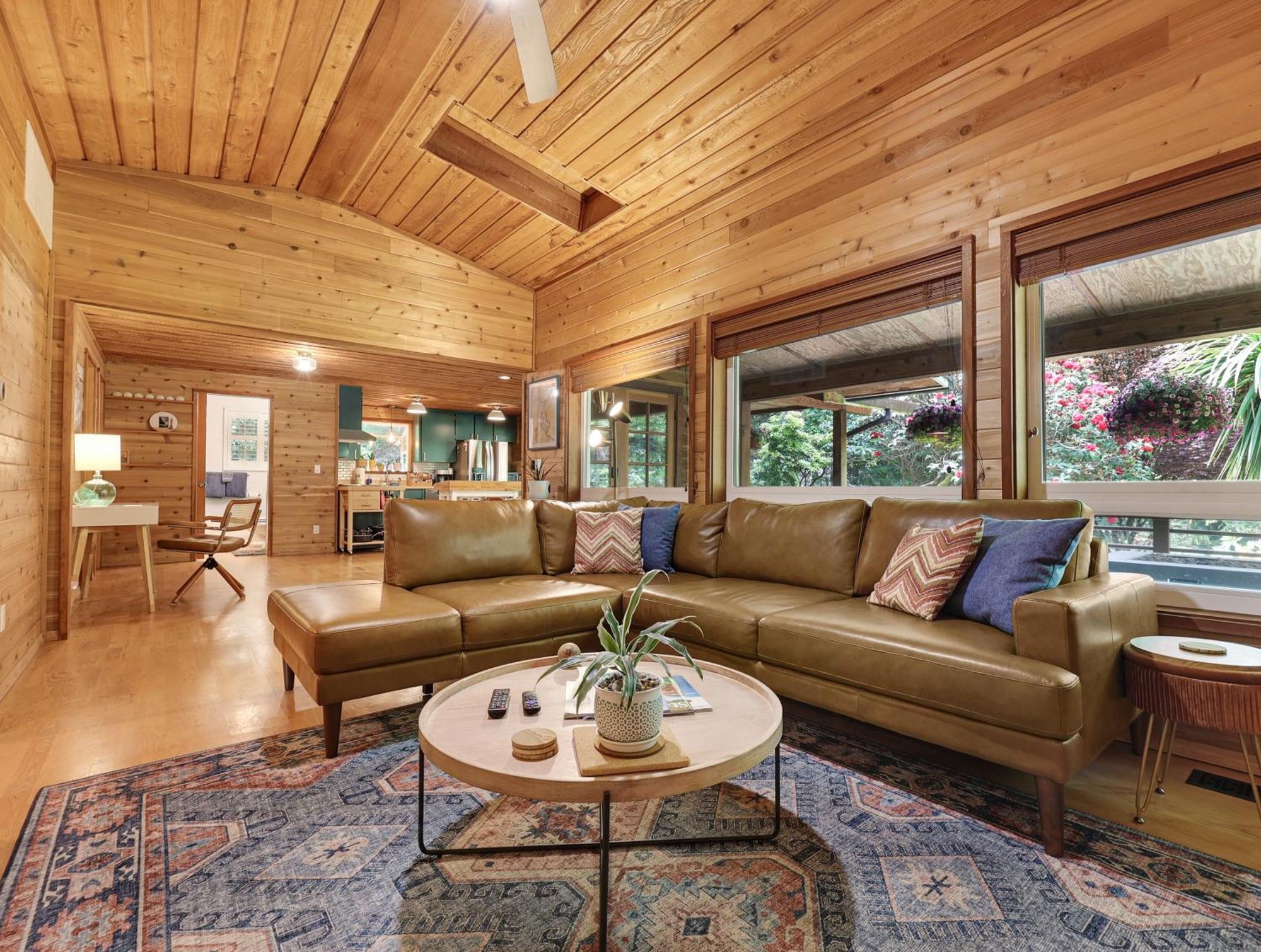 Woods Waves: Luxury Coast Cabin King Beds Pets Тилламук Экстерьер фото